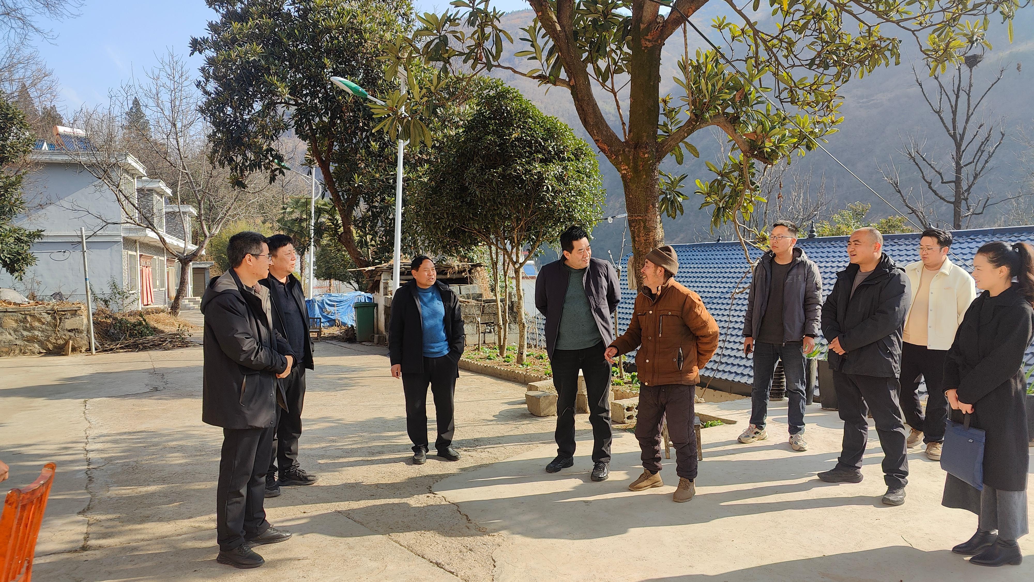 商洛城發(fā)集團赴安門口村開展春節(jié)前走訪慰問活動